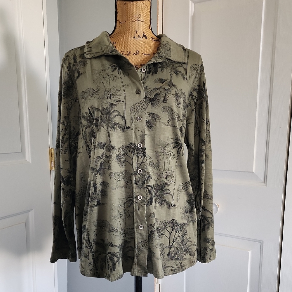 Artistic Green and Black Blouse with Unique Dye Pattern
